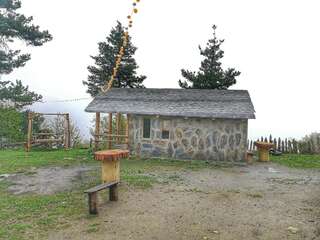 Гостевой дом Heshkili huts Svaneti Keshkili Классический четырехместный номер-9